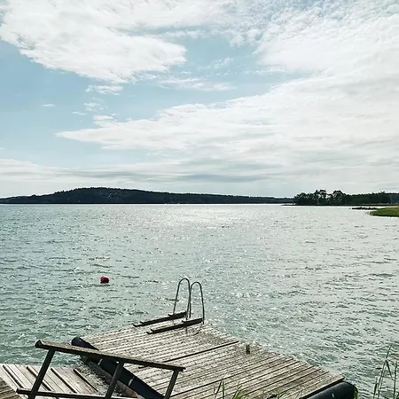 Oevernaesgarden Gaesthem 別荘